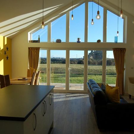 Beautiful, Modern Villa 5 Mins Walk From The Stunning Bay At Trearddur Голігед Екстер'єр фото