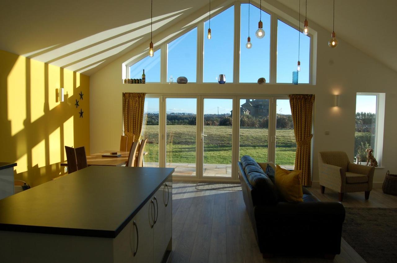 Beautiful, Modern Villa 5 Mins Walk From The Stunning Bay At Trearddur Голігед Екстер'єр фото