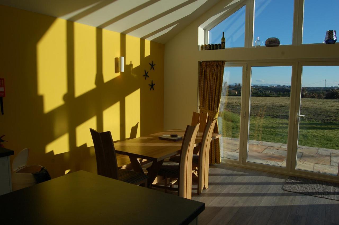 Beautiful, Modern Villa 5 Mins Walk From The Stunning Bay At Trearddur Голігед Екстер'єр фото