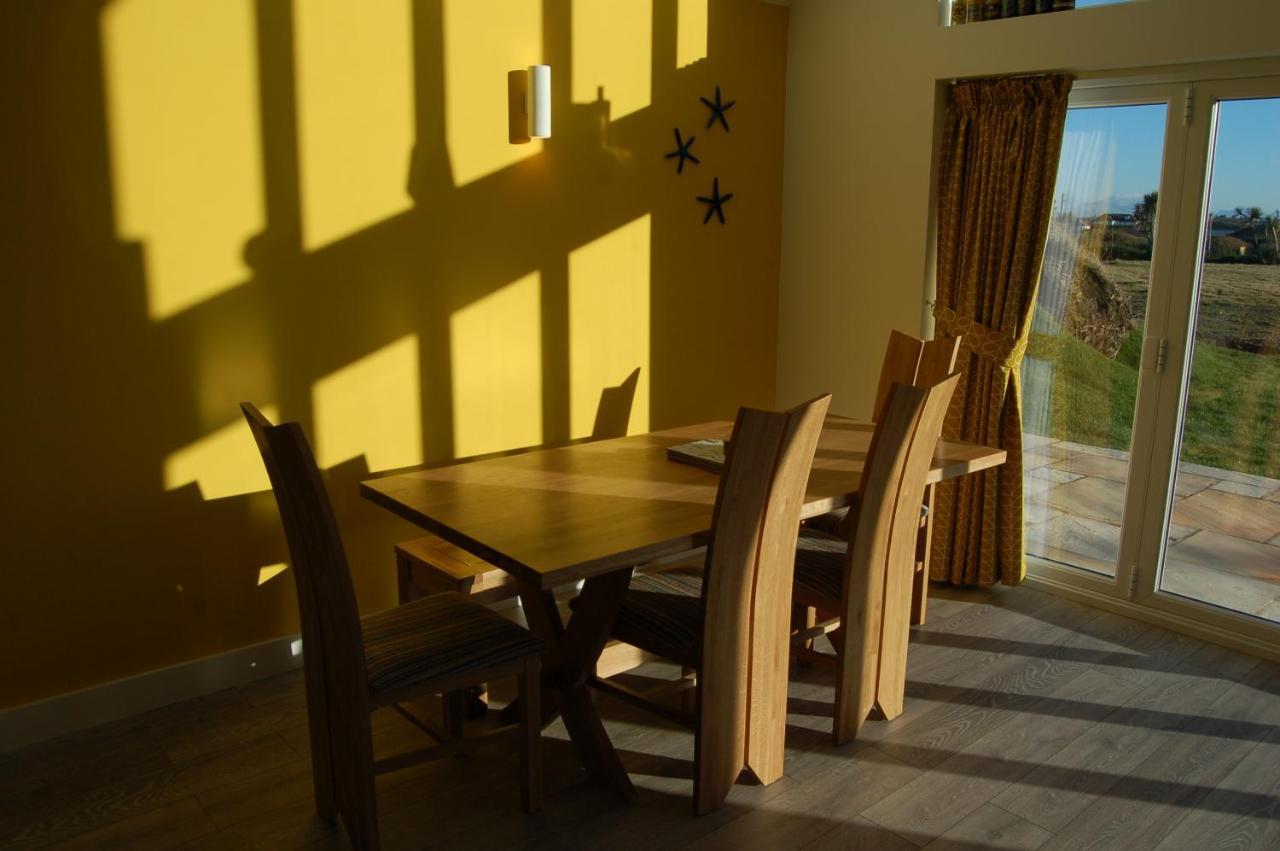 Beautiful, Modern Villa 5 Mins Walk From The Stunning Bay At Trearddur Голігед Екстер'єр фото